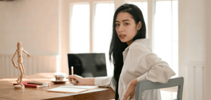 選考に苦戦をして助けを求める人｜AI面接練習アプリ「カチメン！」・面接に強いエージェント「カチメン！キャリア」