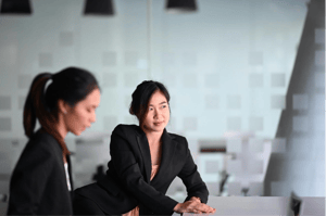 選考の戦略を練る求職者｜面接のニガテを自信に「カチメン！・カチメン！エージェント」